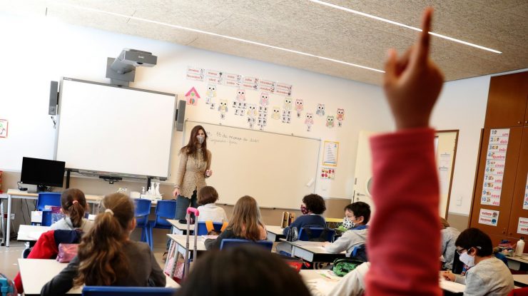 Administrația Biden înjumătățește distanța minimă recomandată pentru elevi: „Un plan bazat pe dovezi pentru a ajuta școlile”