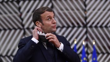 Emmanuel Macron spune că UE s-a mişcat prea încet în asigurarea vaccinului anti Covid pentru ţările membre