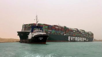 Adevăratele pagube ale blocării Canalului Suez: Sute de milioane de euro pe oră sunt ținute în loc