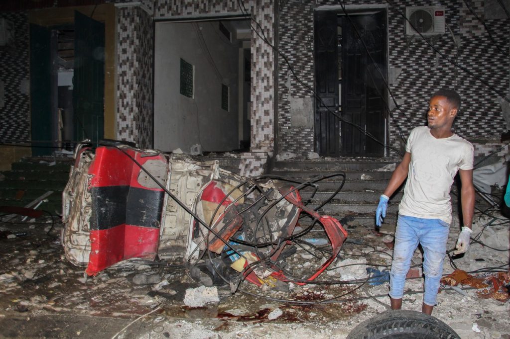 O maşină-capcană a explodat în capitala Somaliei. Au murit cel puțin 20 de oameni, iar peste 30 au fost răniți