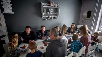 Lockdown cu 11 copii. Cum a reușit o familie să stea în casă din cauza pandemiei