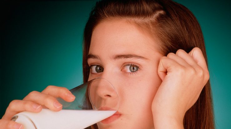 Motivul pentru care nu ar mai trebui să consumăm lapte