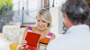 Ce cadouri preferă femeile? Răspunsurile date de reprezentantele sexului frumos