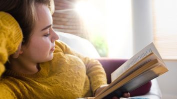 Ce au citit cel mai mult românii în pandemie? Cărțile care au fost la mare căutare