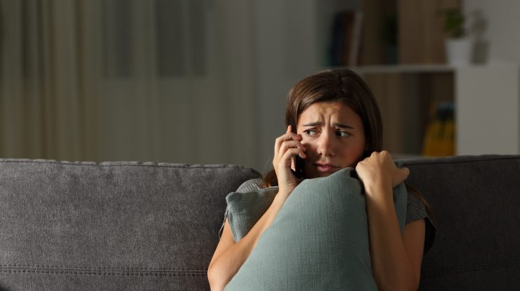 O italiancă de 33 de ani a scăpat din mâinile agresorului ei comandând o pizza la 112