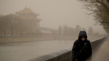 FOTO-VIDEO. Beijingul a fost lovit de cea mai mare furtună din nisip din ultimii zece ani