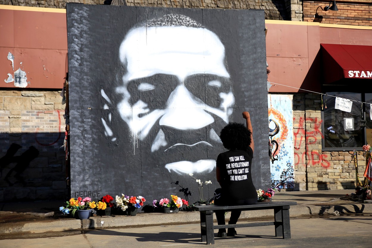 Cazul morții lui George Floyd. Când va fi anunțată condamnarea finală a polițistului care l-a imobilizat