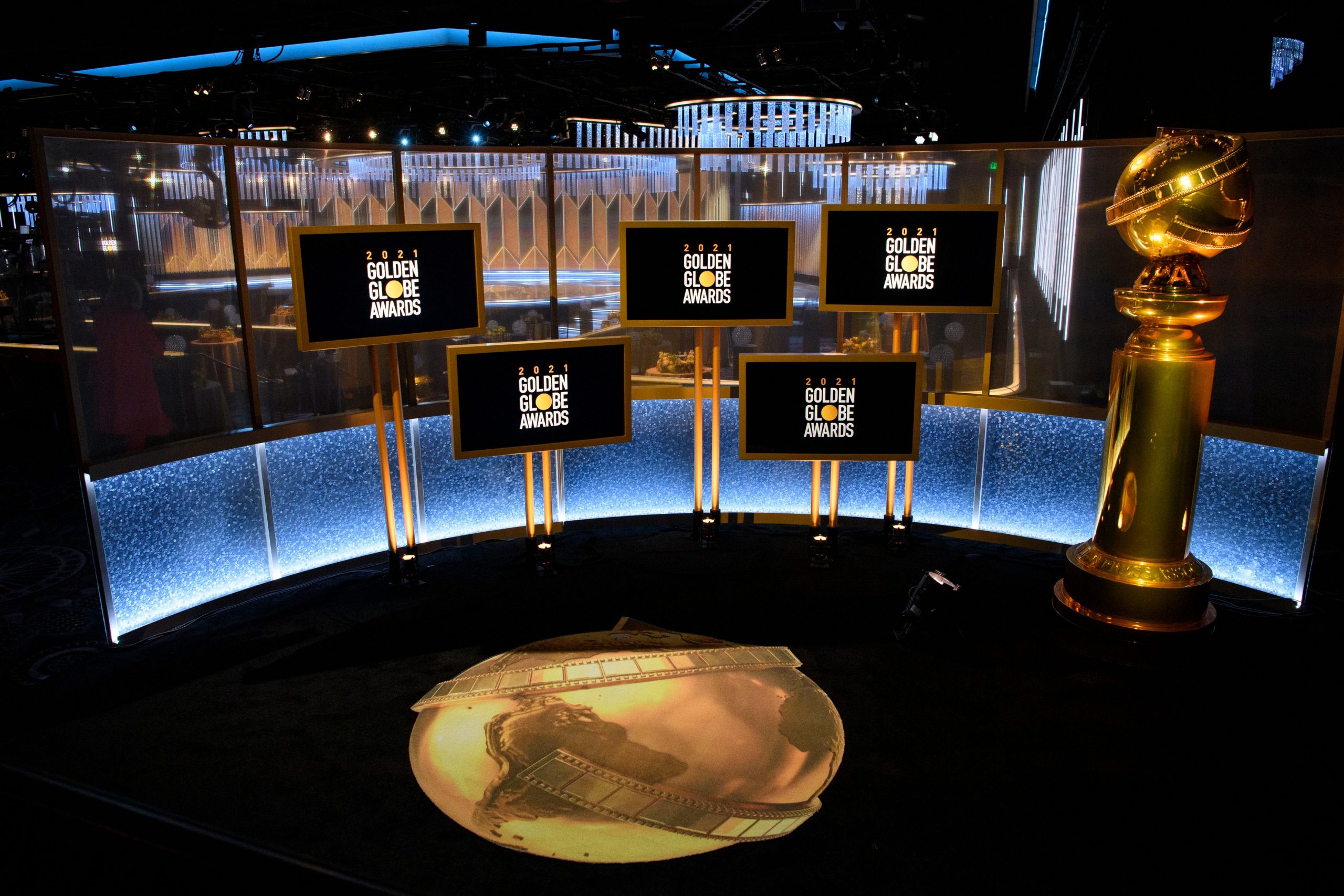 Globurile de Aur 2021 –       „Nomadland”, „The Crown”, „Schitt’s Creek” și „The Queen’s Gambit”, marii câștigători. Lista premiilor
