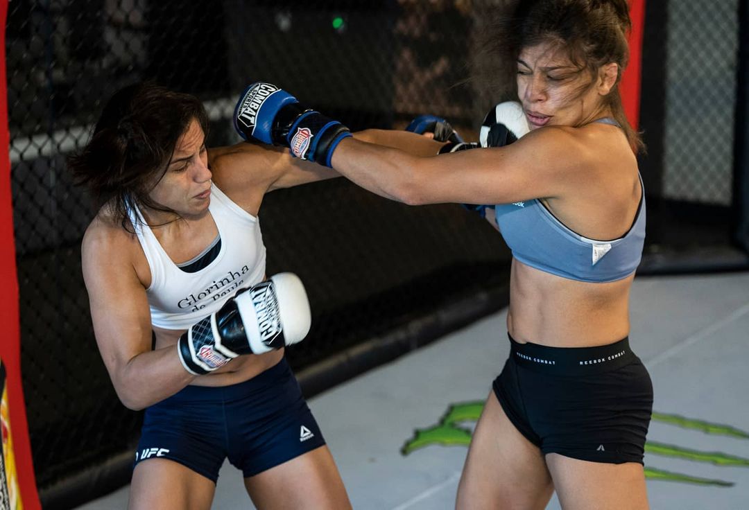 A lăsat moda pentru luptele în cuşcă. Glorinha a fost inspirată de Ronda Rousey să înceapă o carieră în MMA