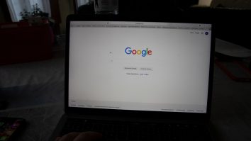Vrei cazare? Caută pe Google. Vei găsi link-uri de rezervare pentru hoteluri
