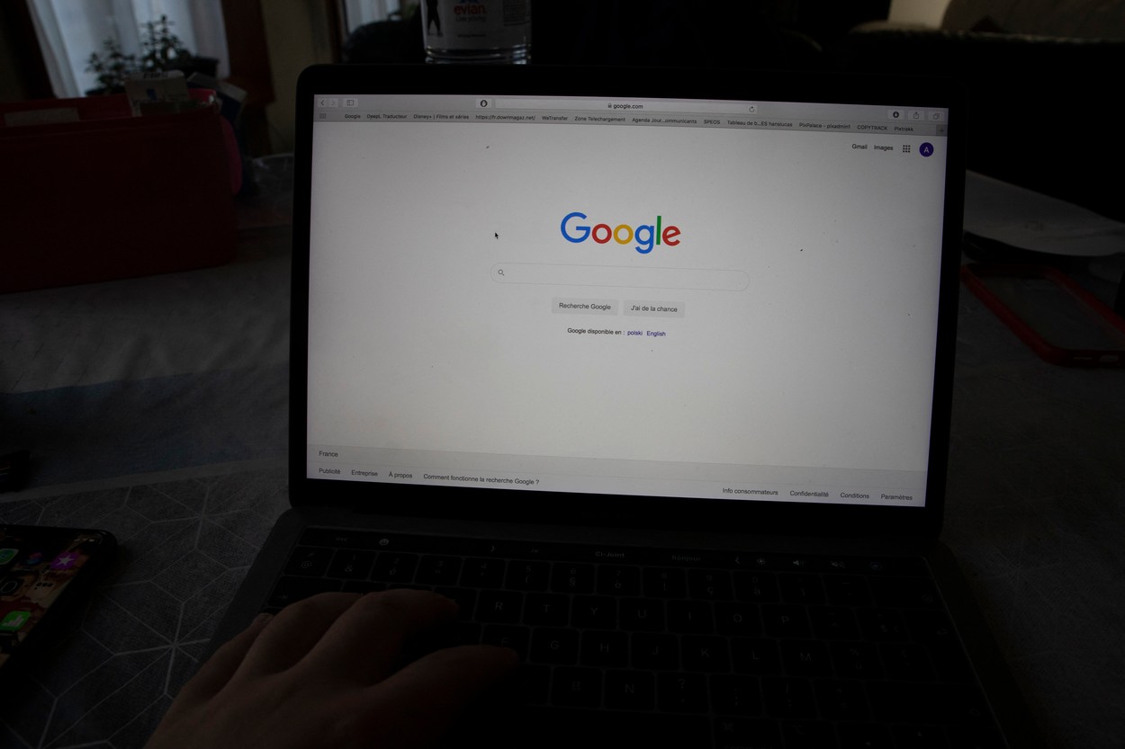 Vrei cazare? Caută pe Google. Vei găsi link-uri de rezervare pentru hoteluri