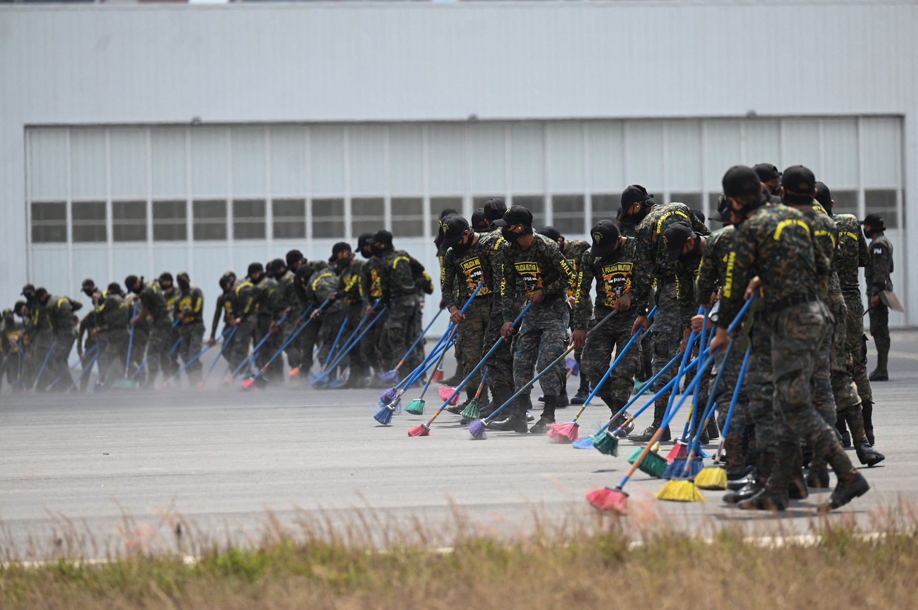 VIDEO. Autorităţile din Guatemala, în alertă după erupția vulcanului Pacaya. Cenușa vulcanică a acoperit capitala țării