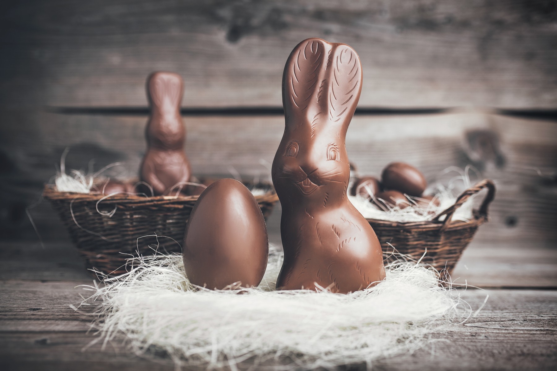 Iepurașul de Paște, reinventat în pandemie. Un cofetar face figurine din ciocolată cu seringi