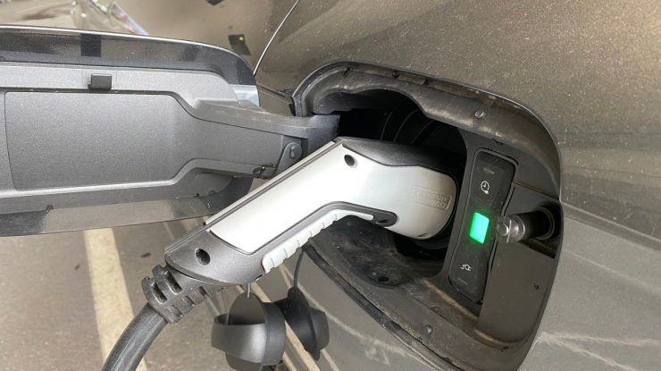 Directorul Exxon Mobil crede că până în 2040, fiecare maşină nouă vândută în lume va fi electrică