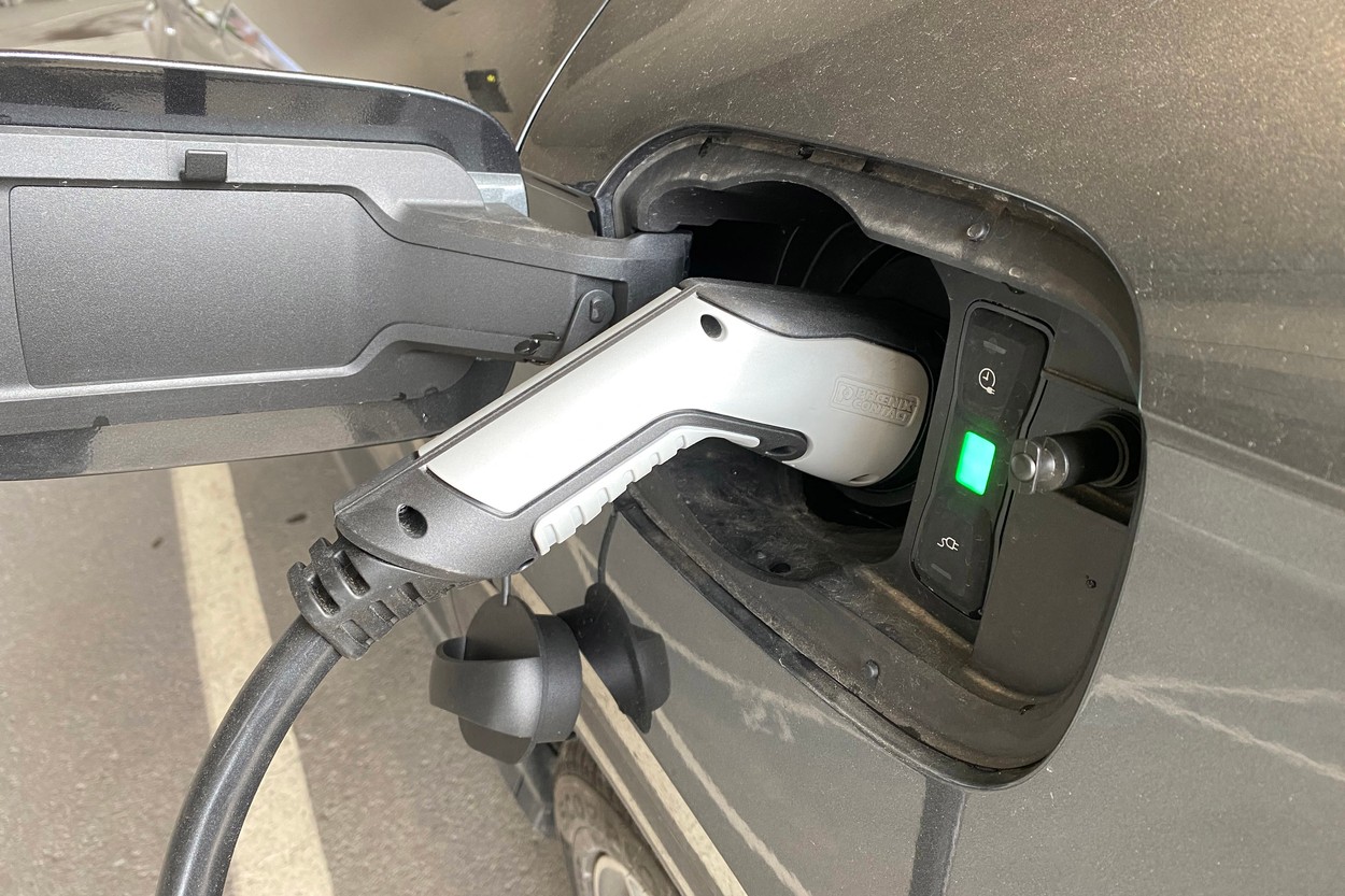 Prima mașină complet electrică fabricată în România va fi scoasă pe piață în 2024, de Uzina Ford