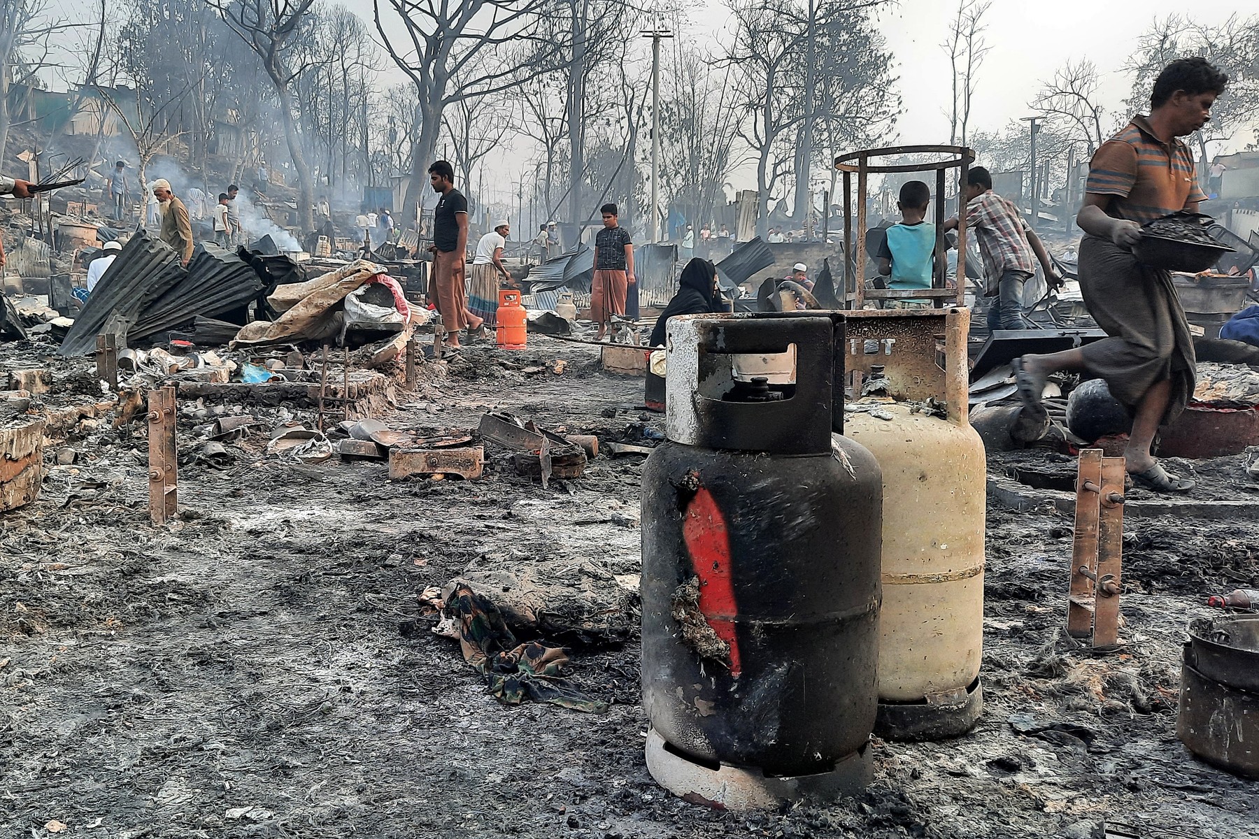 Incendiu devastator în Bangladesh. Peste 600 de persoane au fost rănite: „Familiile au fost separate, unii copii încă își caută părinții”