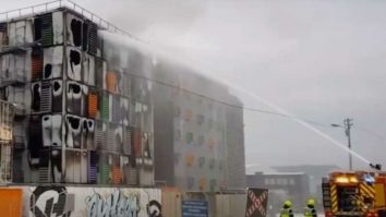 Milioane de site-uri din întreaga lume au picat miercuri după ce un incendiu a distrus două centre de date din Franța