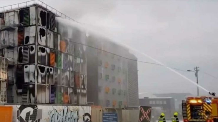 Milioane de site-uri din întreaga lume au picat miercuri după ce un incendiu a distrus două centre de date din Franța