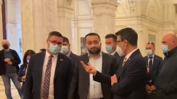 Urmările scandalului cu înjurături dintre AUR și USR: Sancțiunile ar putea reduce îndemnizațiile parlamentarilor până la nivelul salariului minim