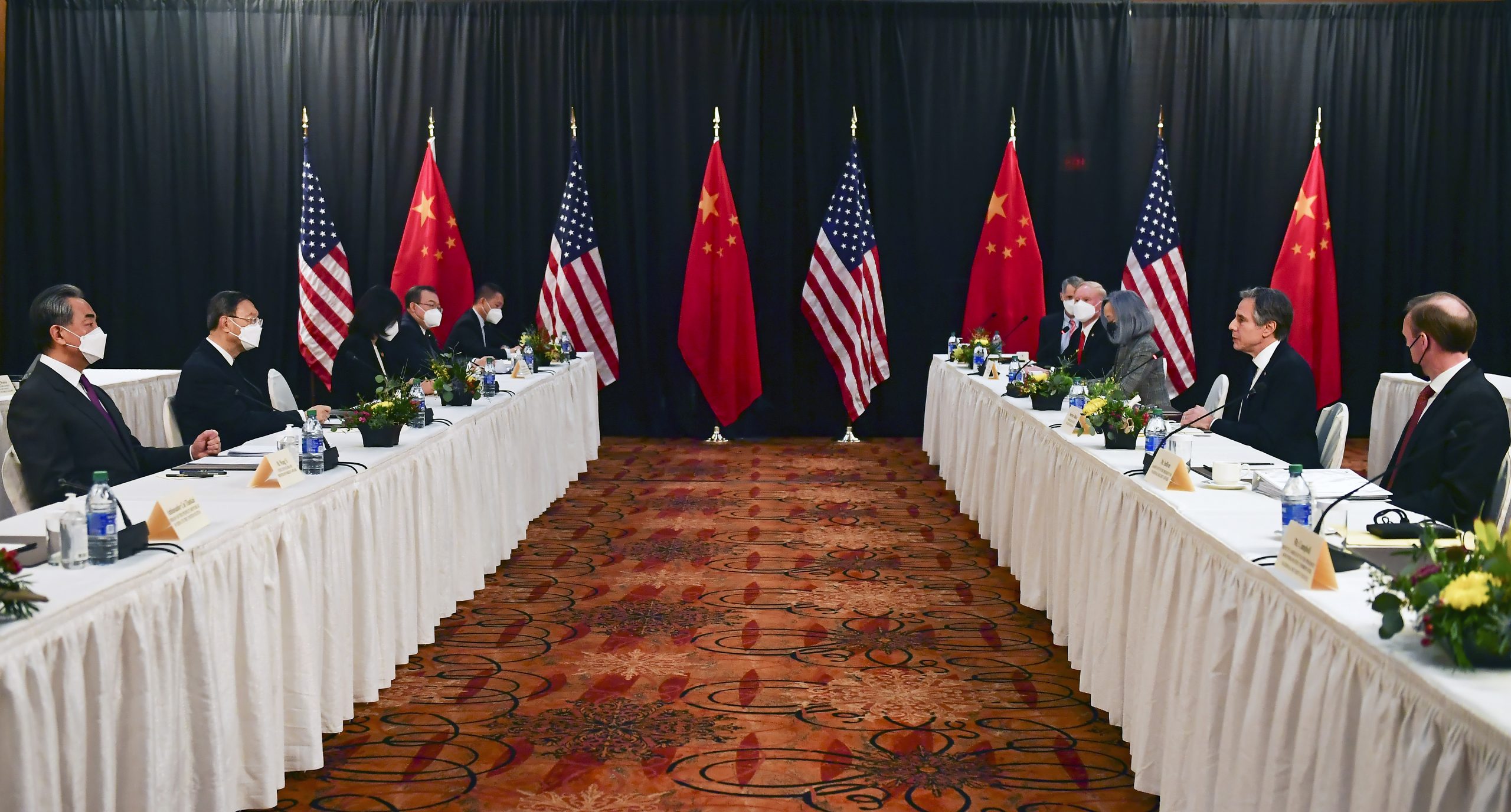 China a interzis Tesla în rândul oficialilor din armată. Tensiuni după prima întâlnire cu administraţia Biden