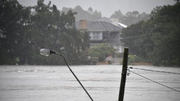 Australia, lovită de inundații cum nu au mai fost văzute în ultimii 100 de ani. În anumite zone a fost declarat „dezastru natural”