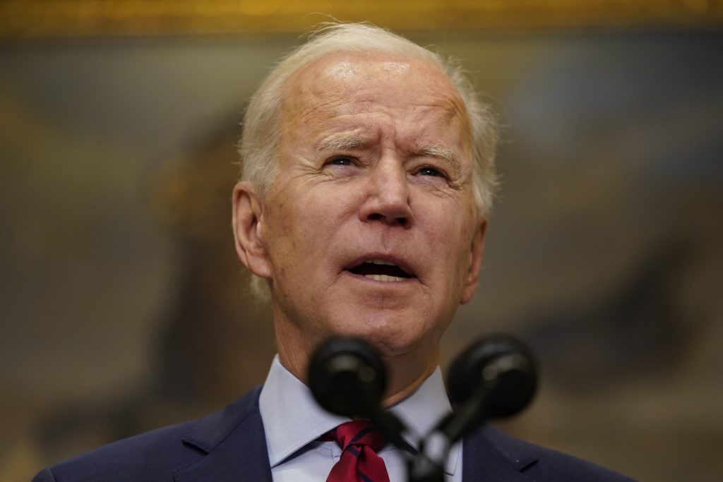 Joe Biden a semnat noul plan de asistenţă financiară, în valoare de 1.900 de miliarde de dolari: „Are rolul reconstruirii structurii acestei ţări“