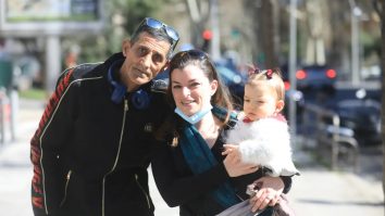 Cerșetor român, catalogat drept „erou” de presa franceză: „Un om care nu are mai nimic, dar dă totul celorlalți”