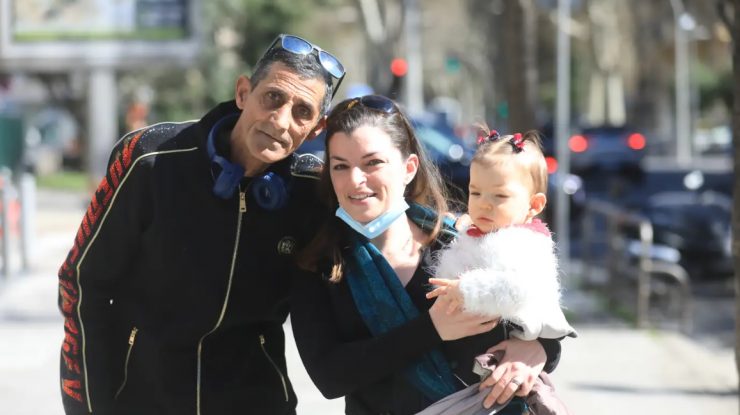 Cerșetor român, catalogat drept „erou” de presa franceză: „Un om care nu are mai nimic, dar dă totul celorlalți”