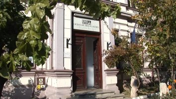 Un liceu din București stă să cadă, iar nimeni nu face nimic să-l reabiliteze. Deputat PSD: „Am avut cazuri când s-a prăbușit tavanul unei școli”