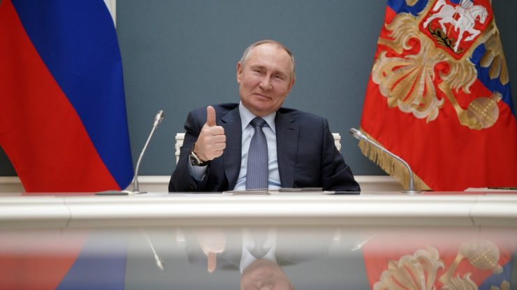 Vladimir Putin s-a vaccinat cu Sputnik V. Președintele Rusiei a dezvăluit că a avut efecte secundare