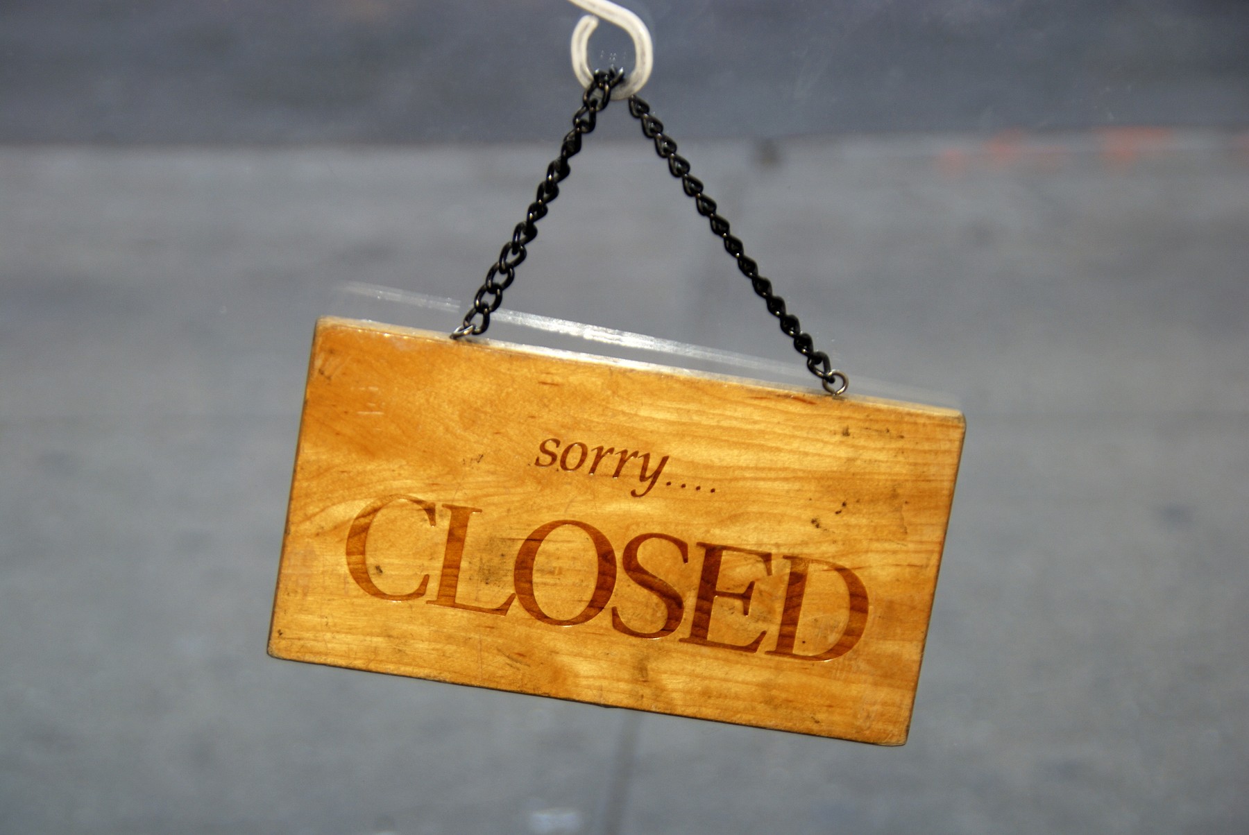 Închiderea magazinelor, inutilă în combaterea pandemiei. Consilierul lui Voiculescu: „Un timp de funcționare restrâns înseamnă șanse mai mari de infectare”