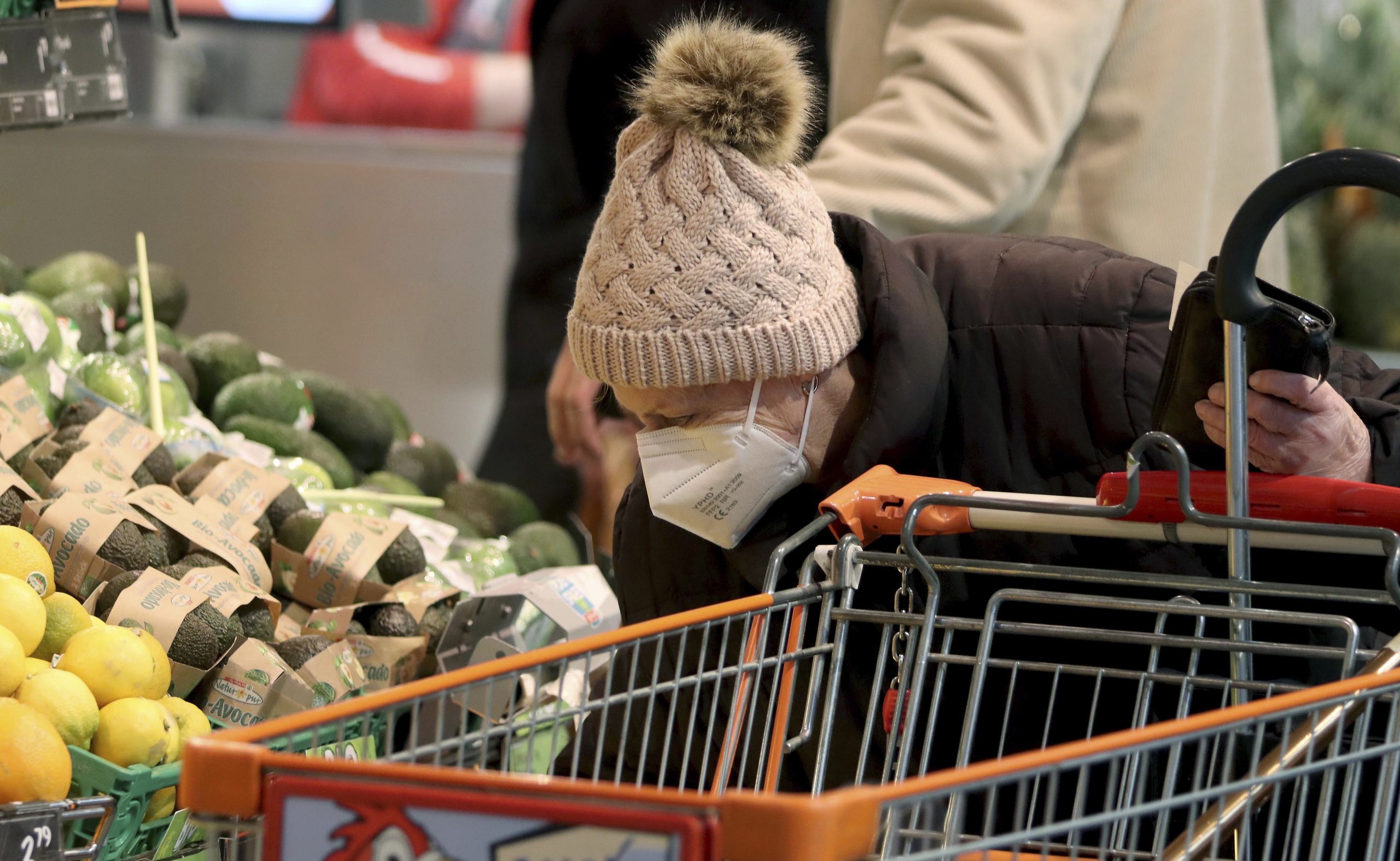 Magazinele de proximitate pot fi salvarea micilor producători. Ce planuri au marile lanțuri de retail