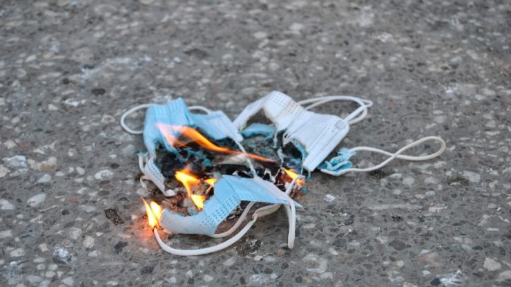 Proteste violente anti-restricţii în Slovacia: „Opriţi coronafascismul!”