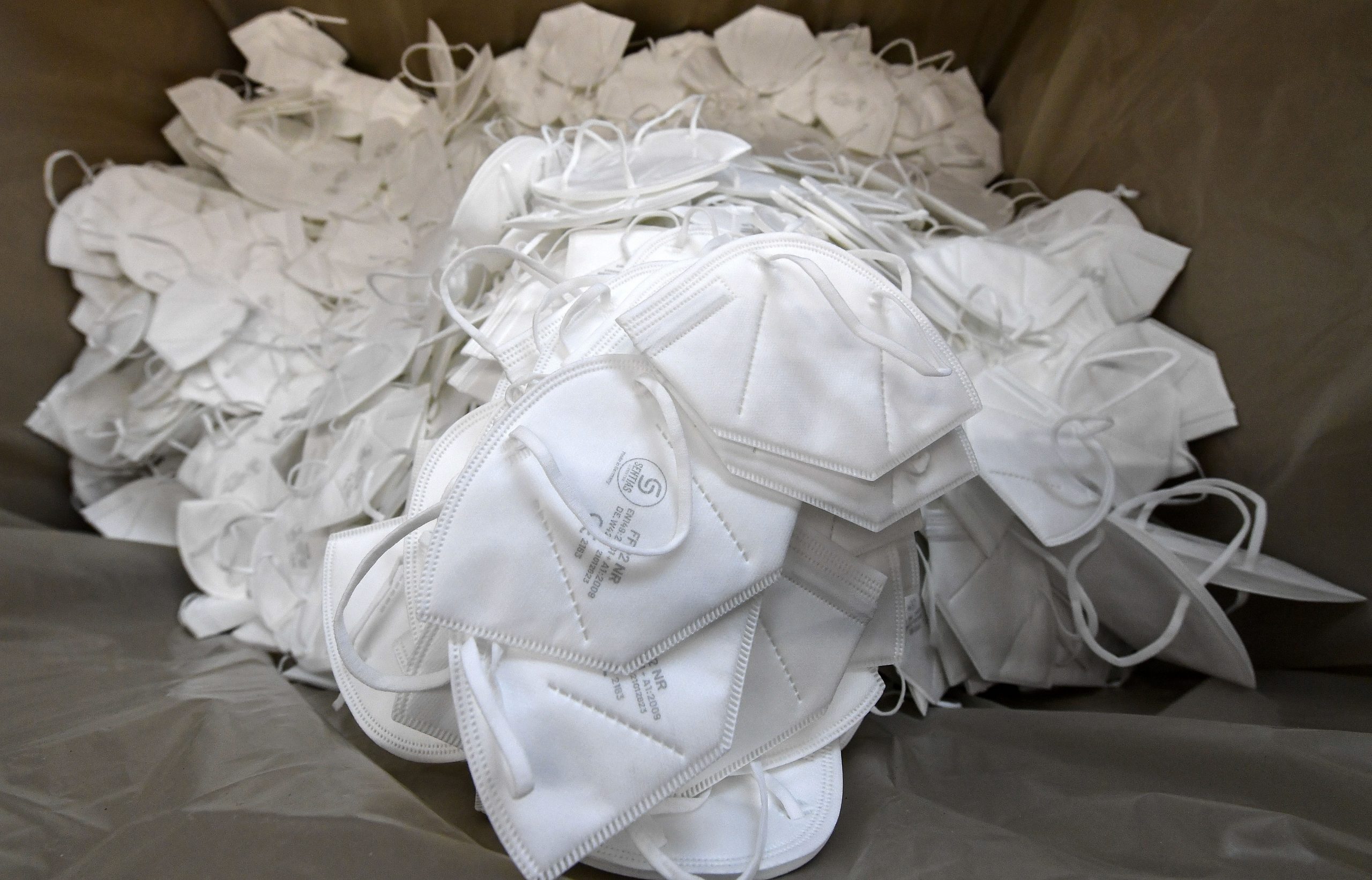 Măștile de tip FFP2 devin obligatorii în mai multe spații publice din Berlin. Locuitorii sunt nemulțumiți de măsură