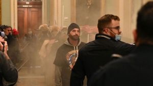 Mai mulți protestatari care au luat cu asalt Capitoliul au primit interdicție la internet. Motivul deciziei judecătorilor