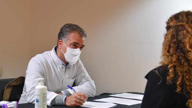 Cât de departe suntem de digitalizarea în Sănătate? Pacienţii merg la consultaţii cu documentele în plasă