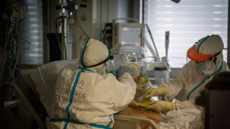 Numărul deceselor din România a scăzut semnificativ în ianuarie 2021 faţă de luna decembrie 2020