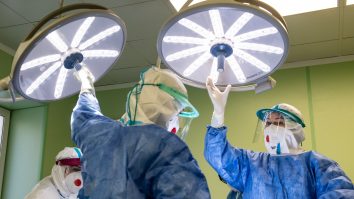 Premieră pentru medicina din România: O femeie infectată cu COVID-19 a născut patru copii sănătoși