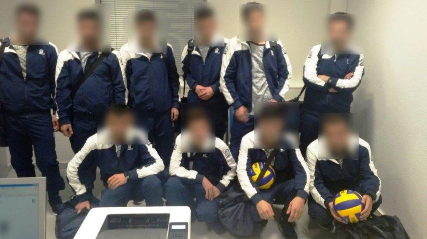 Poliția elenă a reținut pe aeroportul din Atena un grup de migranţi care se dădeau sportivi români