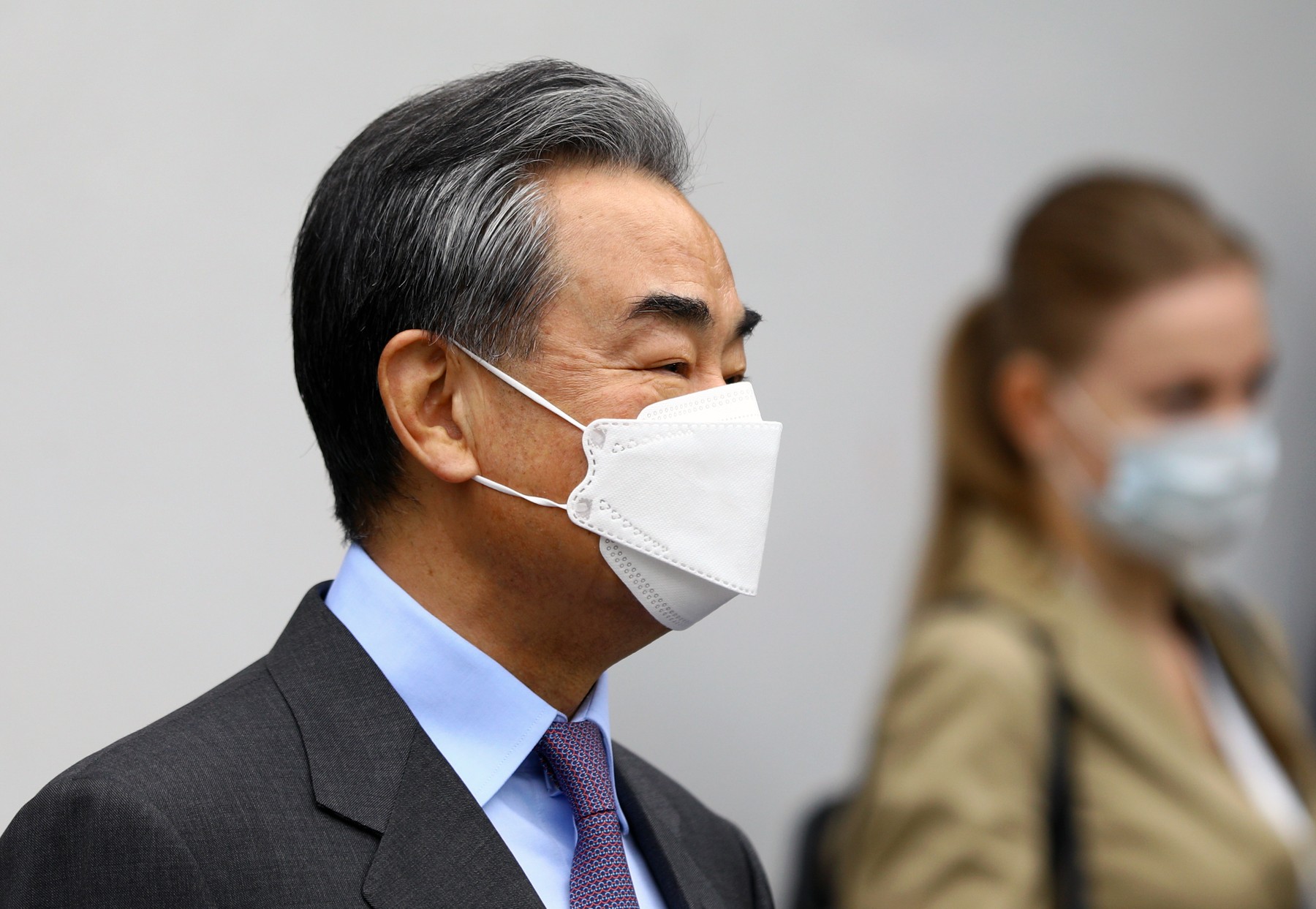 China reacționează la sancțiunile impuse de Bruxelles și anunță restricții: „Îndemnăm UE să reflecteze asupra greşelii făcute şi să o redreseze”