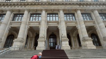 Cea mai nouă escrocherie. Românilor li se promit moșteniri și apartenența la familii nobiliare