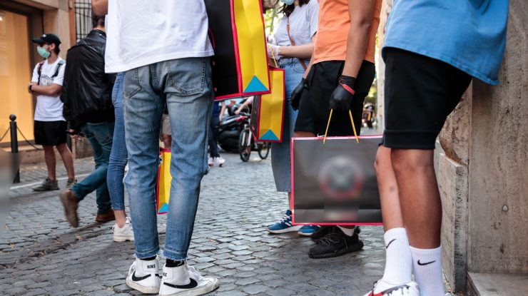 Vicepreședintele Nike și-a dat demisia din cauza propriului fiu, care a cumpărat încălțăminte de 100.000 de dolari