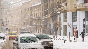 Alertă meteo. Jumătate de ţară sub cod galben şi portocaliu de ninsori şi viscol