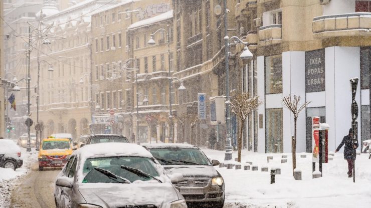 Alertă meteo. Jumătate de ţară sub cod galben şi portocaliu de ninsori şi viscol