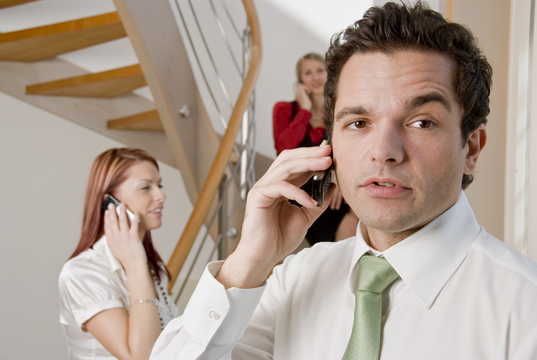 Studiu: Oamenii nu știu să estimeze momentul în care pot încheia o conversație