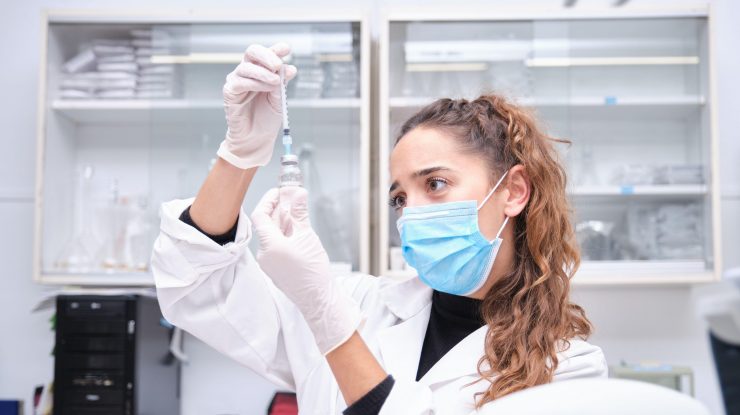 Studiu: Peste jumătate din județele din România au cazuri de infectare cu tulpina britanică