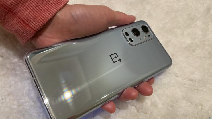 Telefonul comparabil cu iPhone 12 Pro Max și Galaxy S21 Ultra, doar că are un preț mai mic. Cât costă