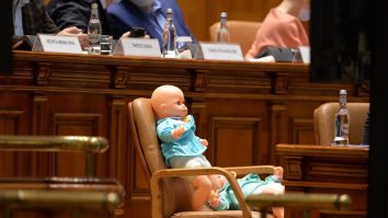 papuse pe un scan un parlamentul romaniei