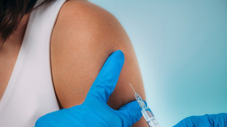 Ce ai voie să faci după ce ai primit cele două doze de vaccin anti-COVID