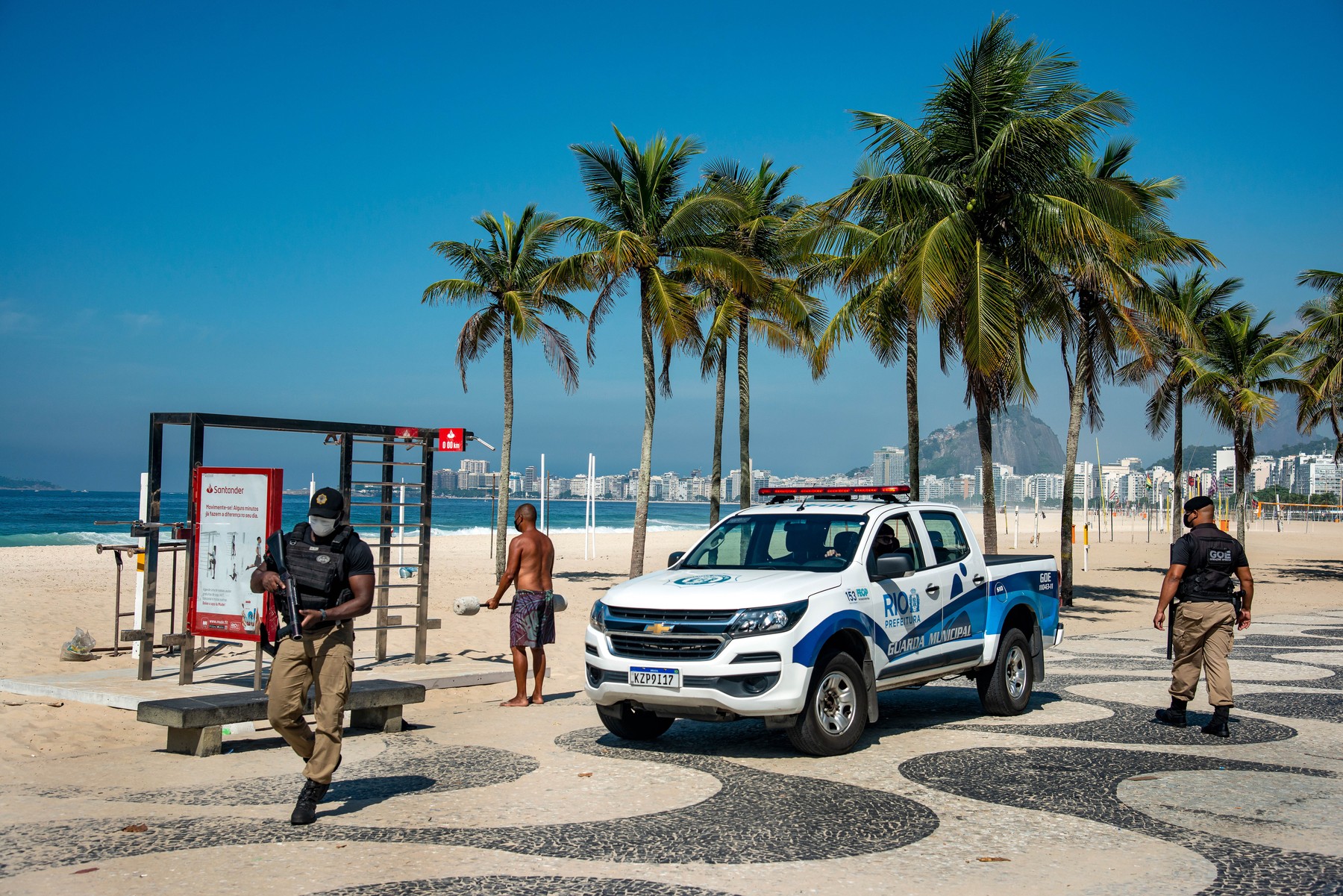 Plajele din Rio de Janeiro se închid, după ce Brazilia a înregistrat peste 2.700 de decese în ultimele 24 de ore